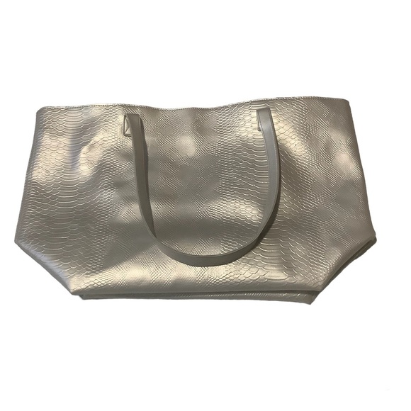 BATH AND BODY WORKS SILVER METALLIC TOTE BAG/ Embossed, Oversized,Double Handle - Picture 11 of 11